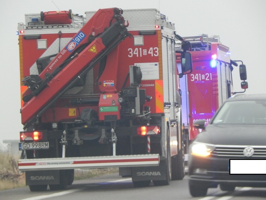 Kolizja we Włynkówku pod Słupskiem. Toyota uderzyła w...