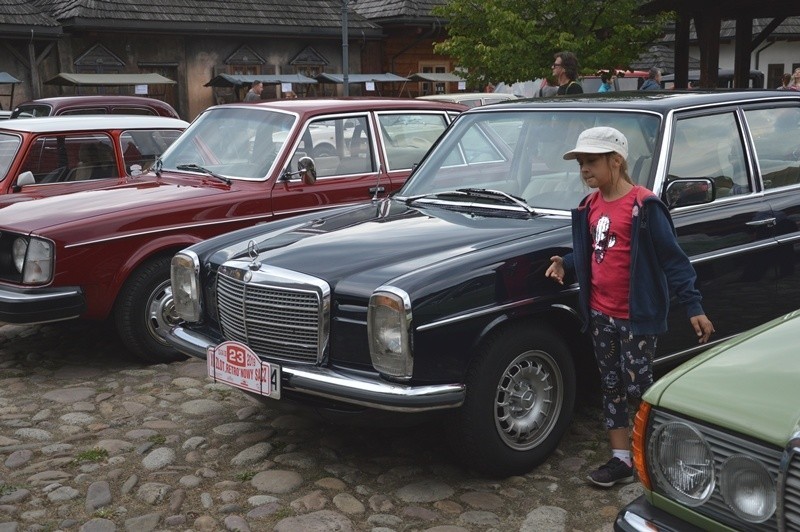 Nowy Sącz. Zlot Pojazdów Retro w Miasteczku Galicyjskim. Zobacz zabytkowe auta [ZDJĘCIA]