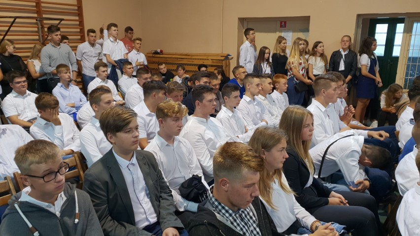 Rozpoczęcie roku szkolnego 2019/2020 w Strzelcach Opolskich. CKZiU, PSP nr 2, PSP nr 4 [GALERIA]