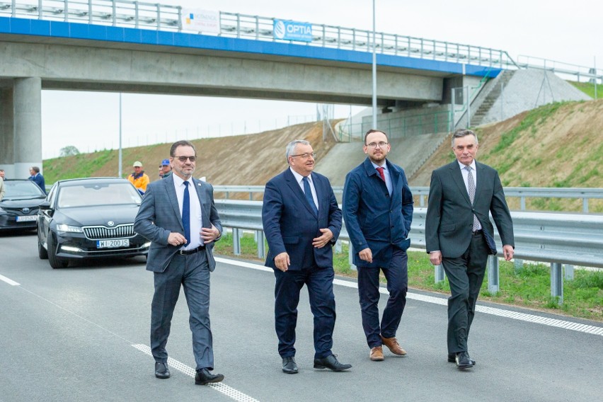 Finał robót przy budowie trasy S19 między Lublinem a Rzeszowem. Odcinek od Niedrzwicy Dużej do Kraśnika już otwarty. Zobacz zdjęcia
