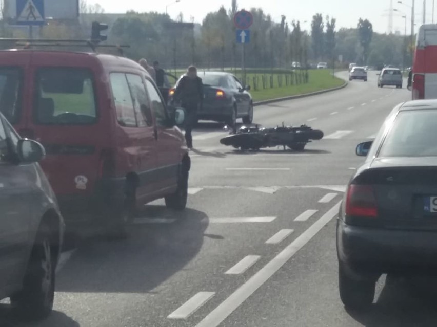 Wypadek w Katowicach. Zderzenie dwóch aut i motocykla na Grundmanna ZDJĘCIA