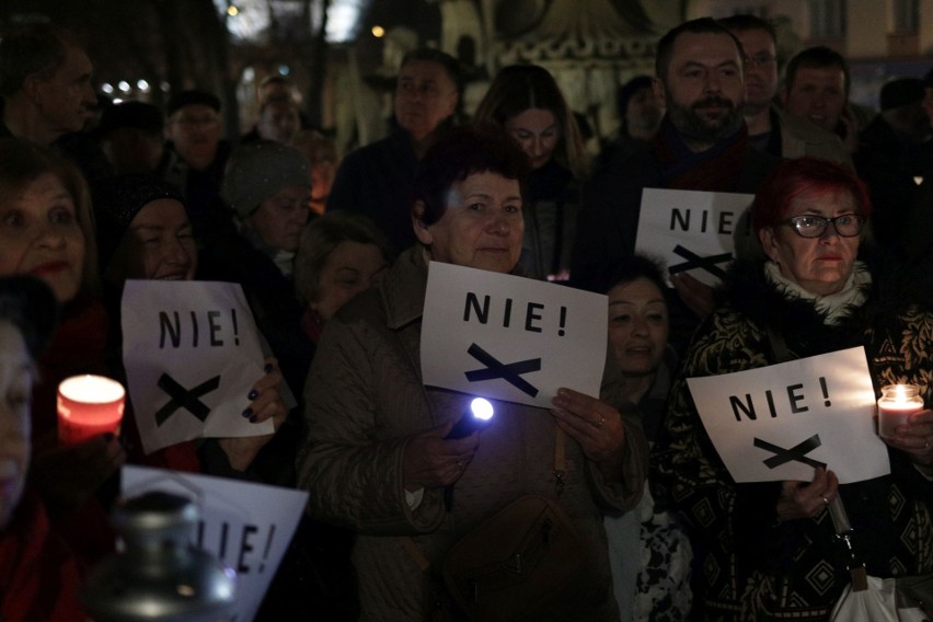 Protest w obronie sądów Opole 2019.
