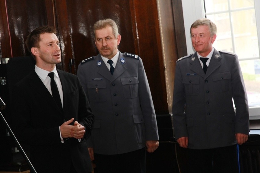 Od lewej: prezydent Ełku Tomasz Andrukiewicz, insp. Marek...