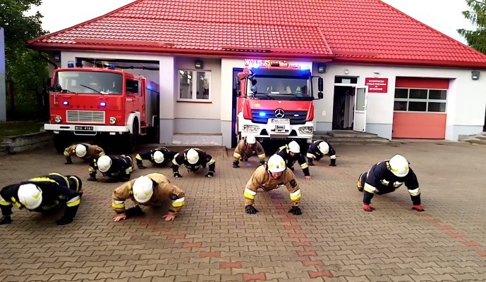 #GaszynChallenge na Podlasiu. Robiąc pompki, wspierają chorego Wojtusia (wideo)