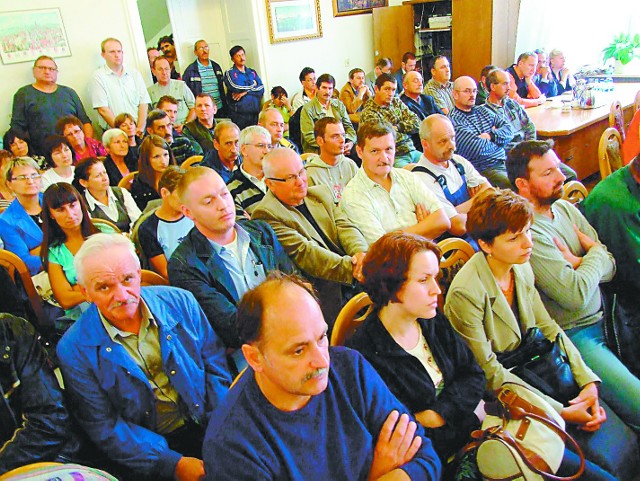 Dyskusji radnych na temat spółki przysłuchiwało się 60 pracowników Przedsiębiorstwa Usług Komunalnych i Mieszkaniowych. Po zmianach 20 zatrudnionych tam osób może stracić pracę. (fot. Radosław Dimitrow)