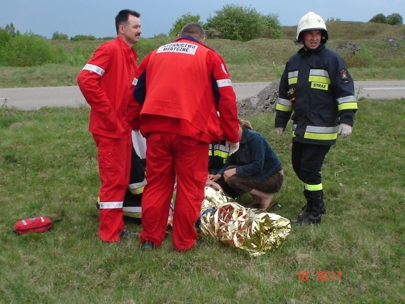 Mężczyzna wpadł do bunkra. Nie mógł samodzielnie się wydostać (zdjęcia)