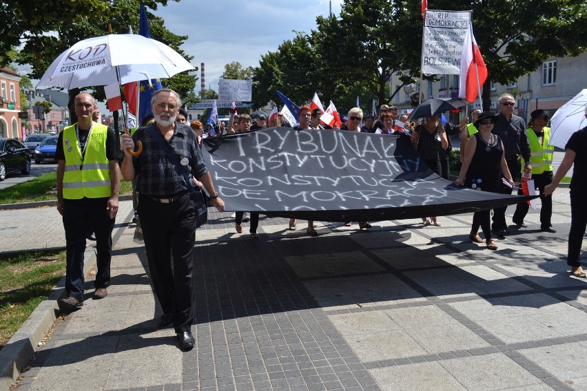 Czarny marsz KOD w Częstochowie