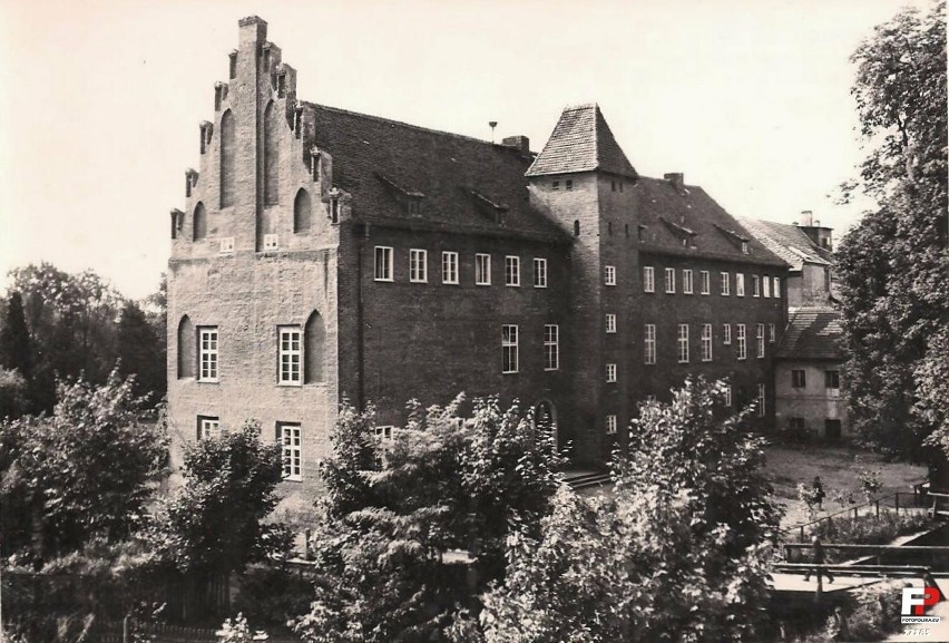 Lęborski zamek sfotografowany w latach 1960–1970.