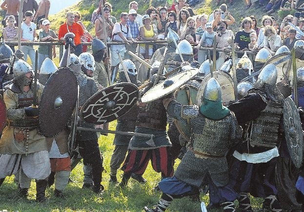 Bitwa to jedna z głównych atrakcji Festiwalu Słowian i Wikingów.