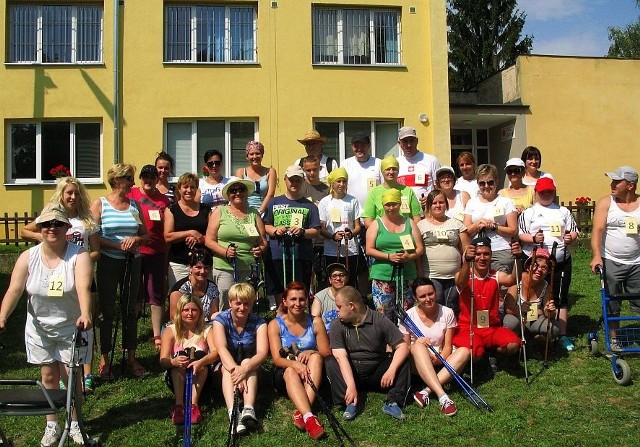 Uczestnicy I Zawodów Nordic Walking w Bielicach.
