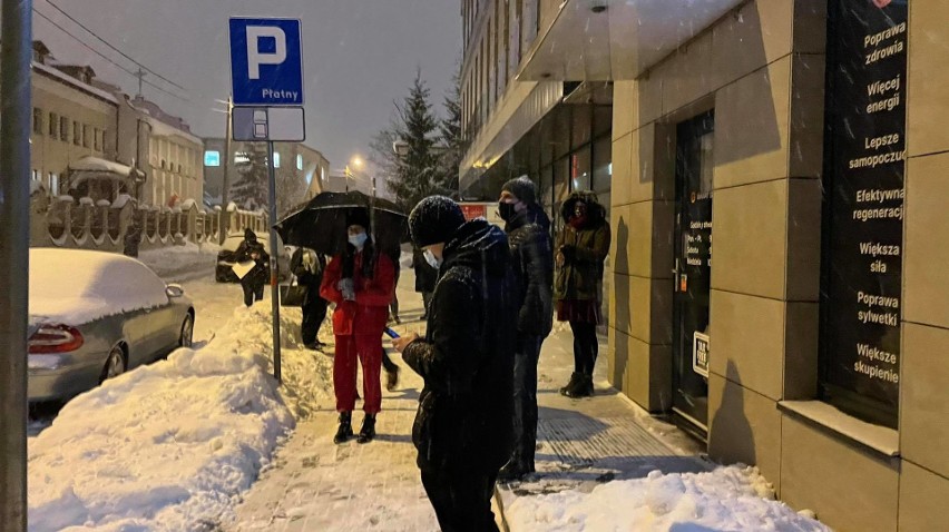 Strajk kobiet w Białymstoku przed siedzibą PiS. Manifestacja...