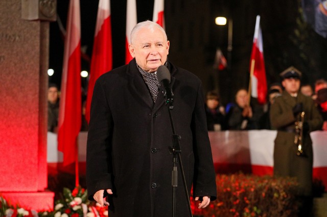 Prezes Prawa i Sprawiedliwości Jarosław Kaczyński przemawia podczas uroczystości na Placu Marszałka Józefa Piłsudskiego w Warszawie