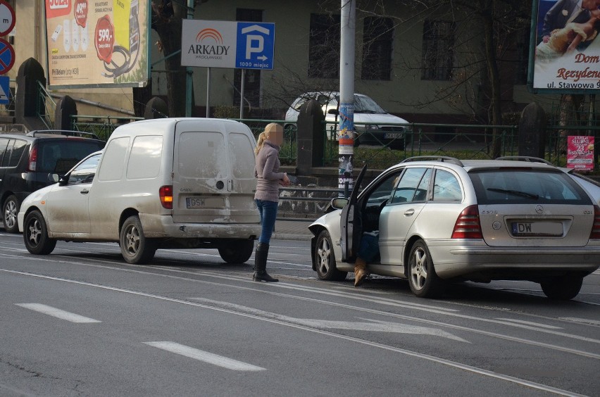 Wrocław: Zderzenie na Pułaskiego (ZDJĘCIA)