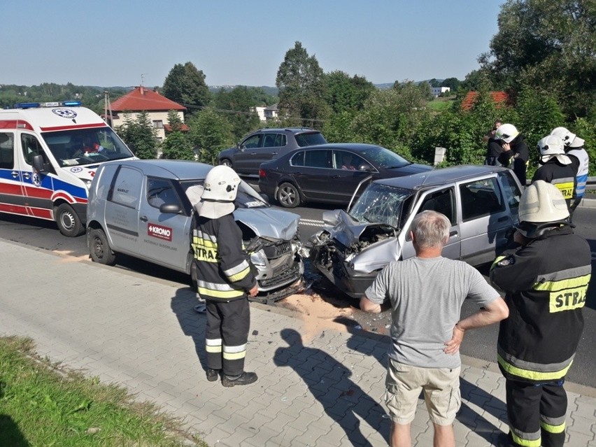 Brody. Zderzyły się dwa samochody. Jedna osoba ranna