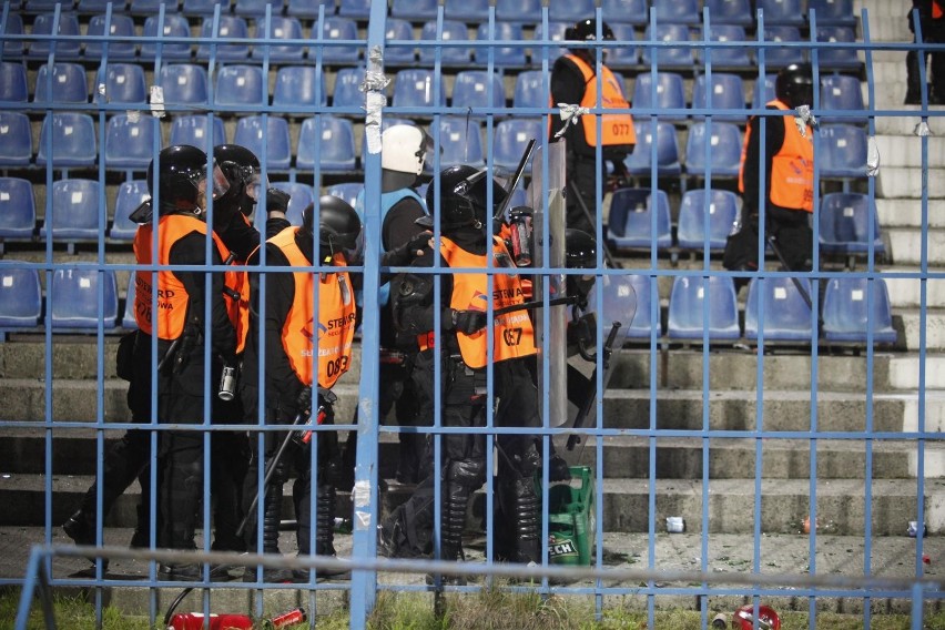 Zobacz kolejne zdjęcia. Przesuwaj zdjęcia w prawo - naciśnij...