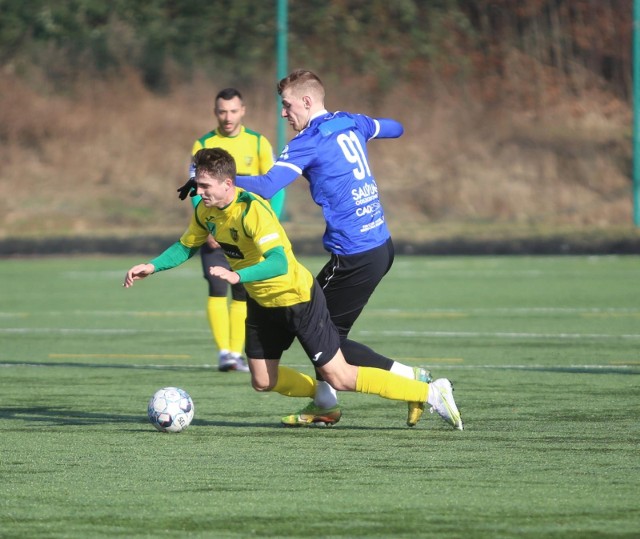 Ruch Chorzów zremisował w sparingu z GKS Jastrzębie 2:2. Spotkanie na Kresach oglądało wielu kibiców  Zobacz kolejne zdjęcia. Przesuwaj zdjęcia w prawo - naciśnij strzałkę lub przycisk NASTĘPNE