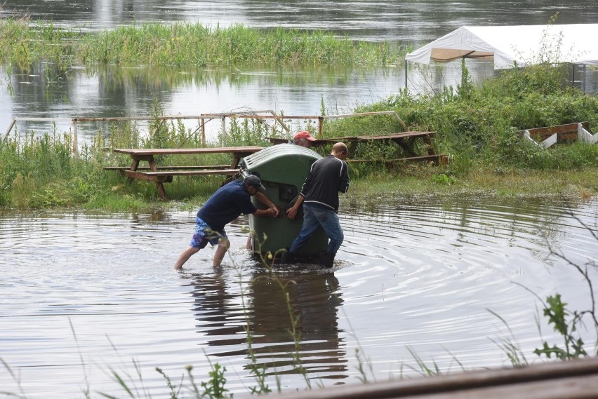 Ekstremalne zdarzenia meteorologiczne, hydrologiczne i...