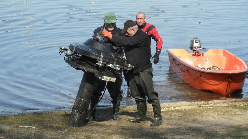 Aeratory na Jeziorze Paprocańskim.