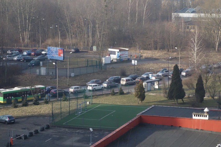 Ogromny korek na osiedlu Tysiąclecia w Katowicach z powodu...