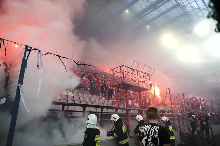 Race i pożar na stadionie Wisły. Interweniowała straż...