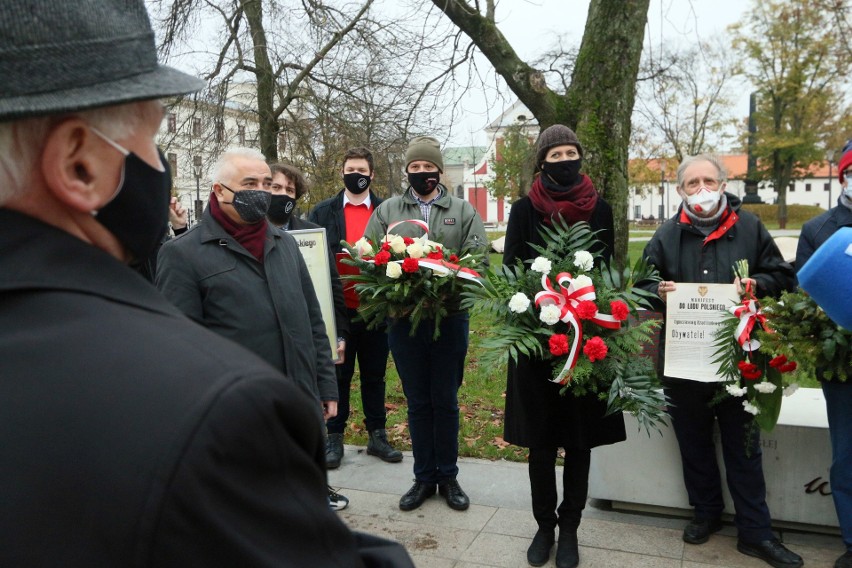 Lubelscy działacze lewicy uczcili 102. rocznicę powstania rządu Daszyńskiego. Zobacz zdjęcia