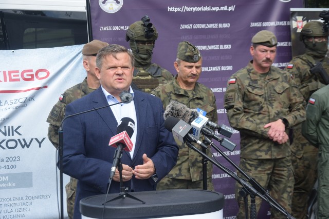 Na piknik wojskowy, który odbędzie się we wtorek w centrum Radomia zapraszał Wojciech Skurkiewicz, wiceminister Obrony Narodowej.