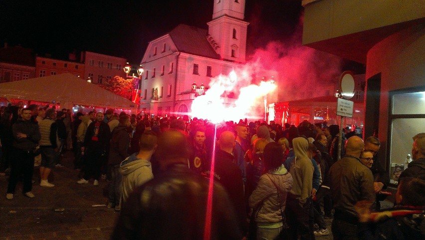 Kibice Piasta Gliwice świętują wicemistrzostwo Polski na...