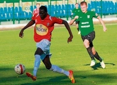 Idrissa Cisse nie pomógł Okocimskiemu w zdobyciu pierwszego kompletu punktów na własnym stadionie FOT. GRZEGORZ GOLEC