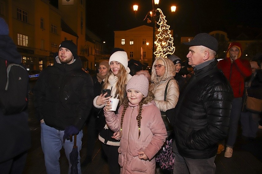 Rybnicki rynek podczas, gdy pojawiła się na nim ciężarówka...