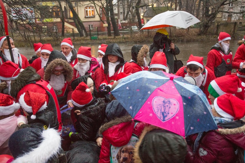 Mikołajki w Słupsku. Na Sienkiewicza odpalono iluminacje świetlne [zdjęcia] 