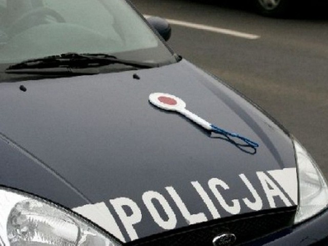 Zatrzymanej przez policjantów kobiecie grozi teraz do 2 lat więzienia za prowadzenie samochodu w stanie nietrzeźwości.