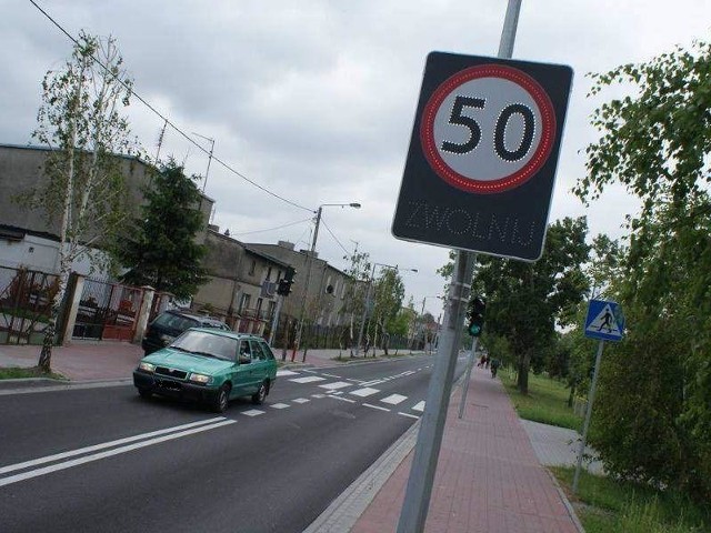 Na Staropoznańskiej obowiązuje ograniczenie prędkości do 40 km na godzinę, ale tuż przed przejściem dla pieszych można przyspieszyć do pięćdziesiątki
