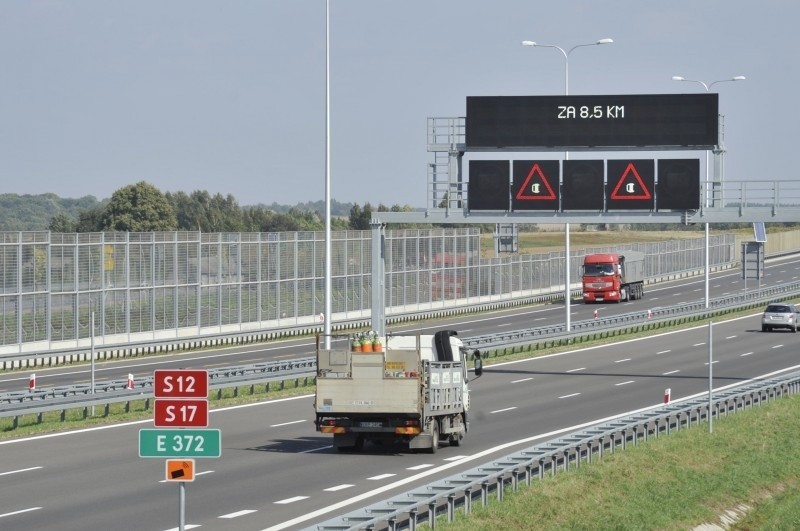 Inteligentny, elektroniczny system zarządzania ruchem...