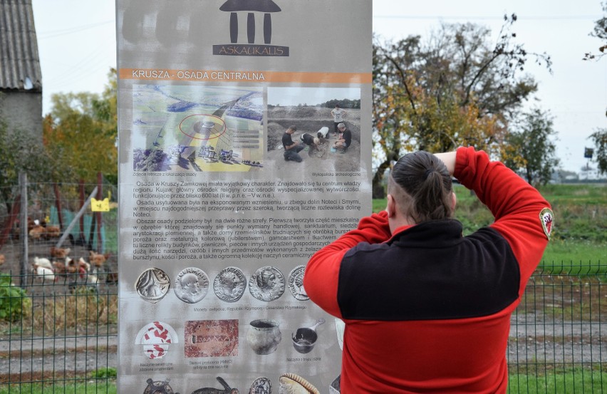 Można tam dojechać autokarem, rowerem (bo jest bardzo dobra...