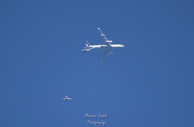 Moment tankowania F16 uchwycony na świętokrzyskim niebie przez Mateusz Dudka.