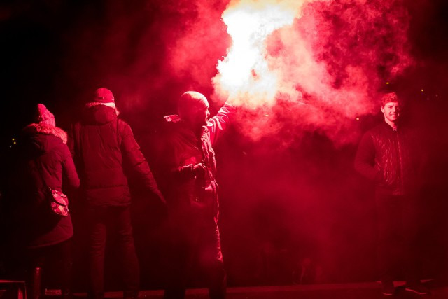 Niepołomice wprowadzą zakaz używania petard i środków pirotechniczych podczas gminnych imprez oraz zakaz sprzedaży takich środków, w miejscach których zarządcą jest gmina lub podległe jej jednostki. O takie przepisy wnioskowali mieszkańcy, którzy przygotowali w tej sprawie petycję