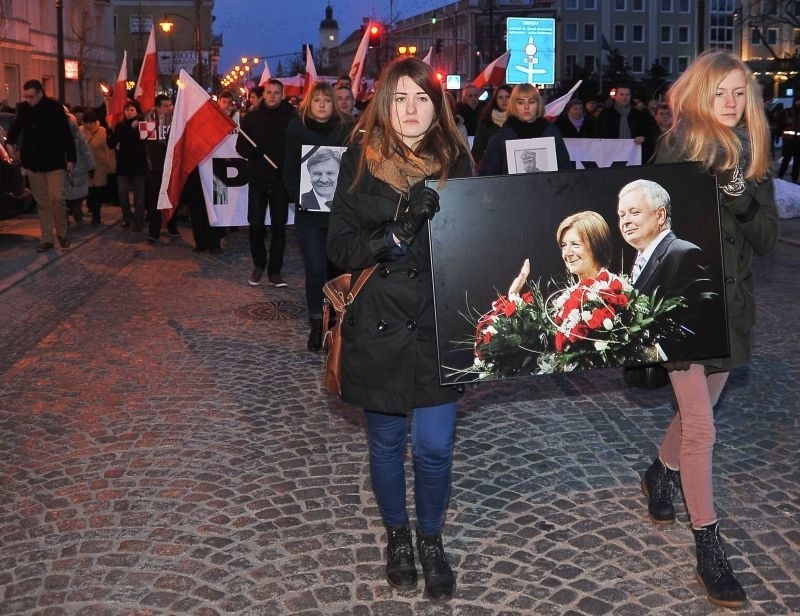 Marsz Pamięci w trzecią rocznicę katastrofy smoleńskiej (zdjęcia, wideo)
