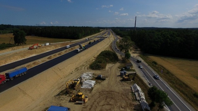 W naszym regionie trwa realizacja drogi ekspresowej S6. Jak przebiega budowa obwodnicy Koszalina i Sianowa w czerwcu? Zapraszamy do obejrzenia fotogalerii. Zdjęcia zostały wykonane w okolicach Karnieszewic.Zobacz także Konferencja dotycząca budowy drogi S6