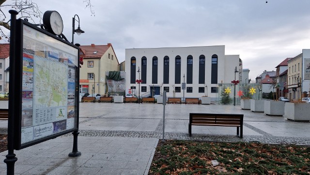 Plac Żeromskiego w Strzelcach Opolskich przeszedł remont w 2021 roku.