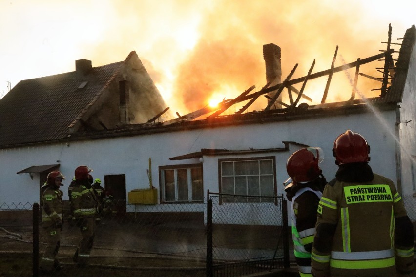 Pożar domu jednorodzinnego w Golance Dolnej na Dolnym Śląsku...