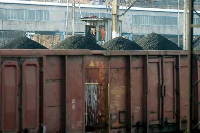 Górnicy kopalni ROW chcą zablokować tory. Mówią: Kopalnie uginają się pod zwałami węgla