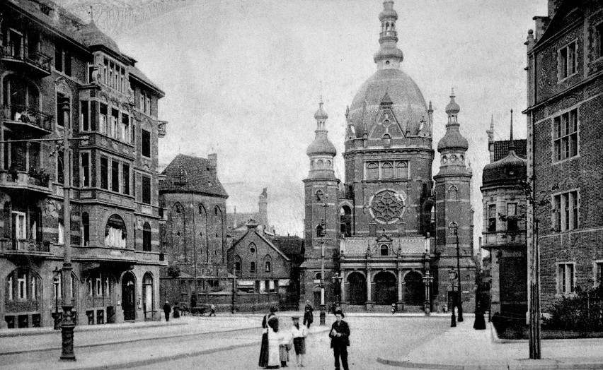 W ławkach synagogi starczało miejsca dla 1600 osób.