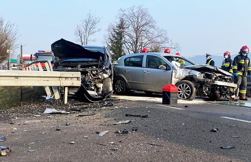 Wypadek pod Limanową zablokował DK 28. Dwie osoby w szpitalu