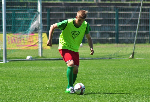 Mateusz Kolbusz wraca do kadry meczowej Stali Stalowa Wola po pauzie za nadmiar żółtych kartek.