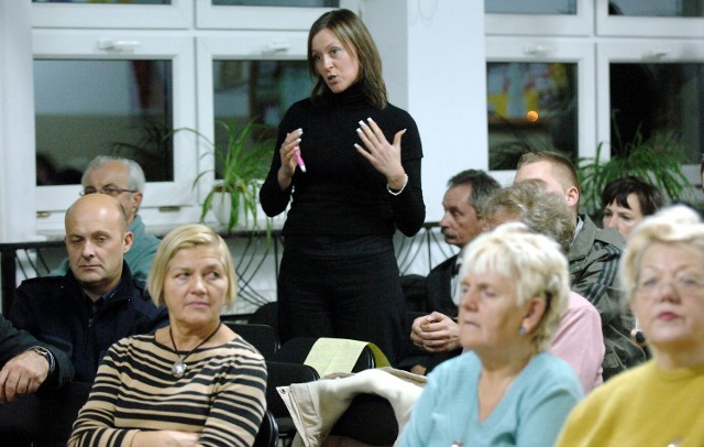 - Cały czas słyszymy, że mamy czekać na drogę, bo będą budowane kolejne domy - denerwowała się Alicja Chmielewska.