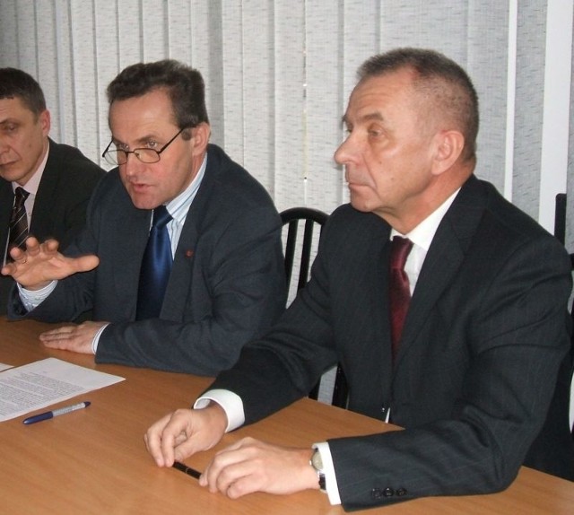Wiceprezydent Zdzisław Kobierski (z prawej) za kilka dni ma stracić stanowisko. Odwoła go prezydent roman Wojcieszek (z lewej). To prawdziwy począetk kampanii prezydenckiej w Skarżysku.
