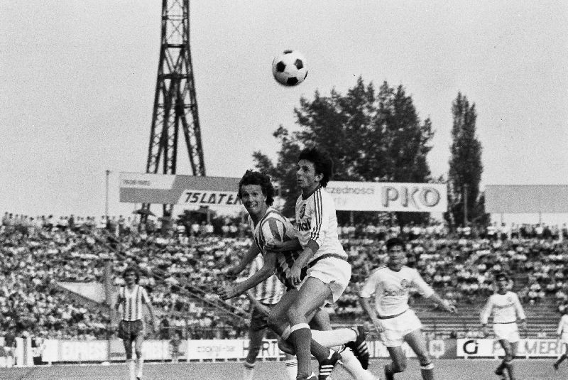 Archiwalne zdjęcia stadionu, piłkarzy, działaczy i kibiców...