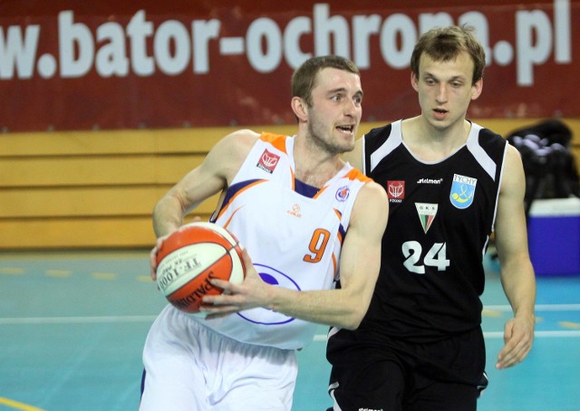 Artur Donigiewicz (z piłką) w Szczecinie zdobył aż 28 punktów.