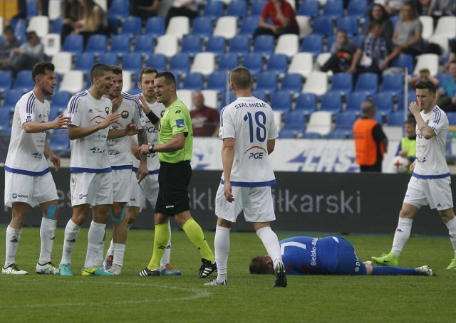 W meczu 1 ligi Stal Mielec przegrała z Podbeskidziem Bielsko-Biała 0:1 (0:0). Mielczanie nie wygrali spotkania od 15 kwietnia.Zobacz także: Stal zgubiła formę. Podbeskidzie wygrało w Mielcu - RELACJA