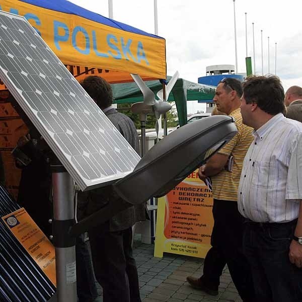 Zainteresowaniem cieszyły się systemy podgrzewania wody z wykorzystaniem energii słonecznej.